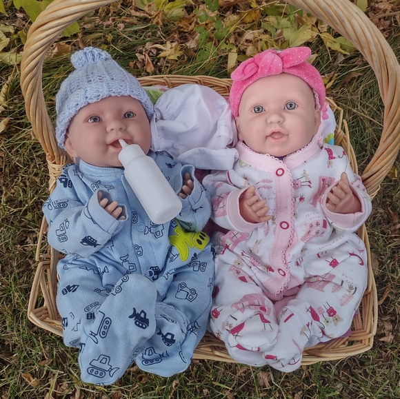 Baby dolls with basket and wardrobe. - Picture 2 of 11